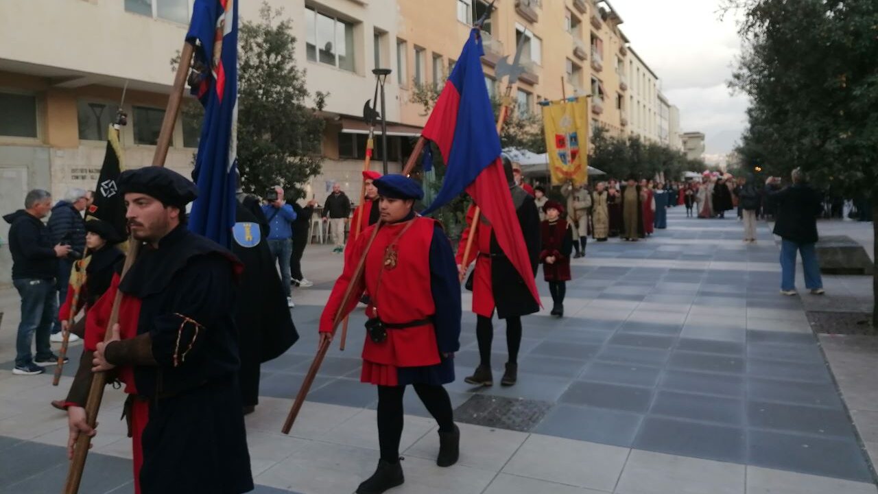 Arrivederci ai Mondiali di corsa campestre Fisu: Il corteo storico durante la cerimonia di apertura.