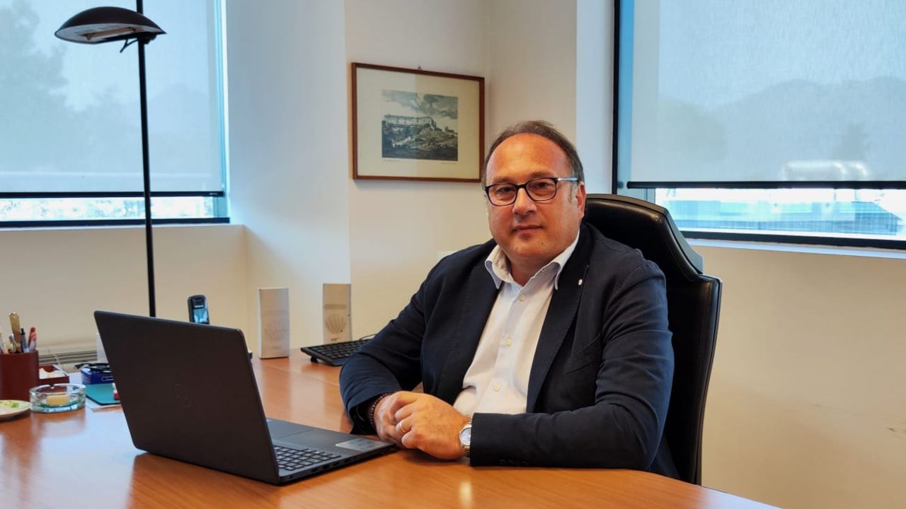 La sfida di Domenico, ex-studente Unicas: dalla laurea in ingegneria alla tutela dell’ambiente: il dirigente al suo tavolo in Apra Lazio