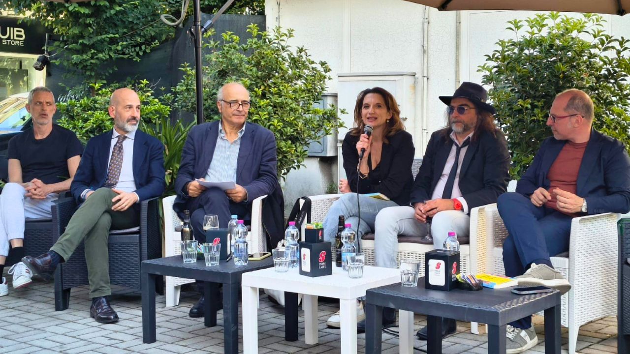 Il gruppo dei relatori durante l'incontro a Cassino con Enrico Terrinoni